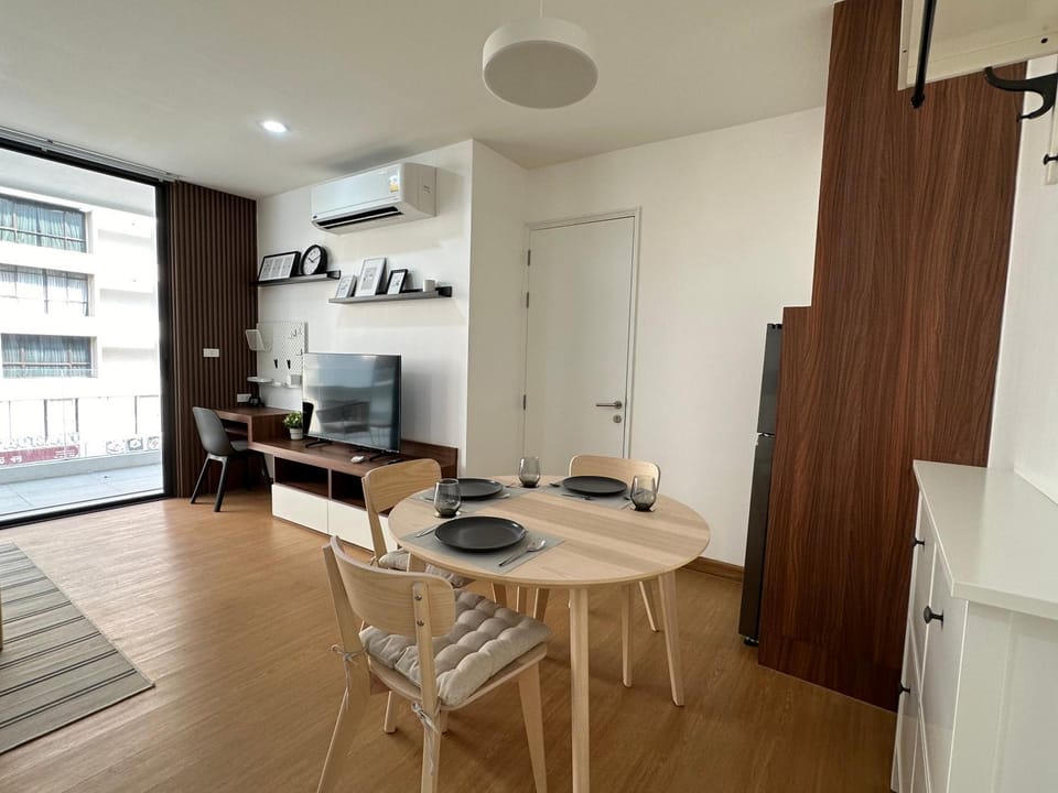 Communal lounge/ TV room, TV and multimedia, Living room, Dining area