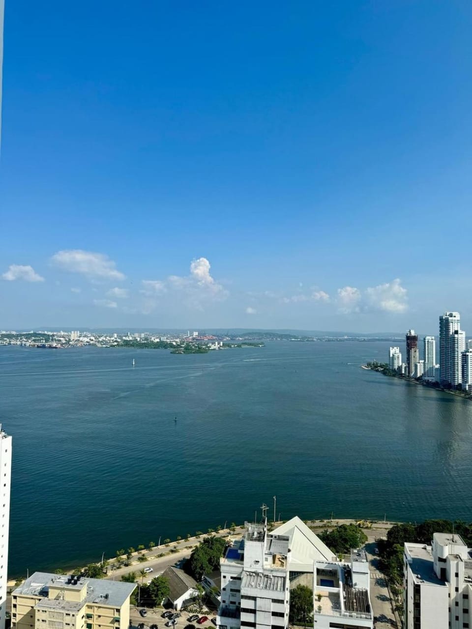 Luxury in Bocagrande -Beautiful Views-Rooftop Pool Apartment in Cartagena