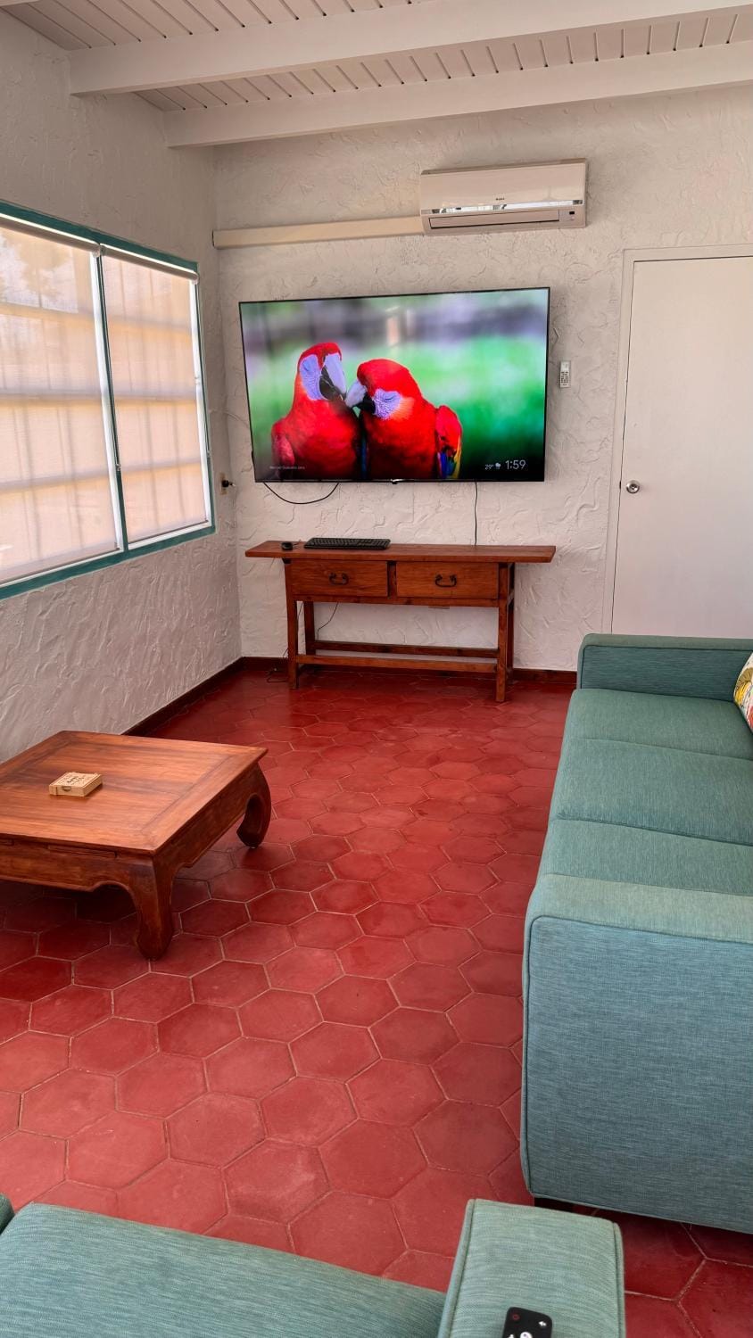 Communal lounge/ TV room