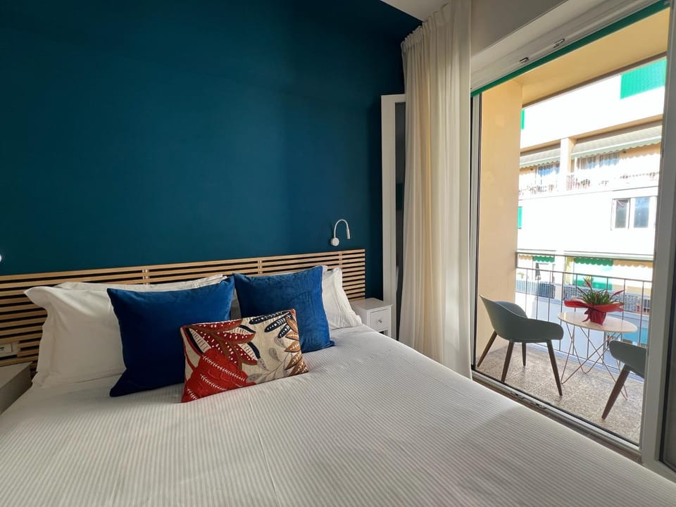 Bed, View (from property/room), Balcony/Terrace, Photo of the whole room, Bedroom