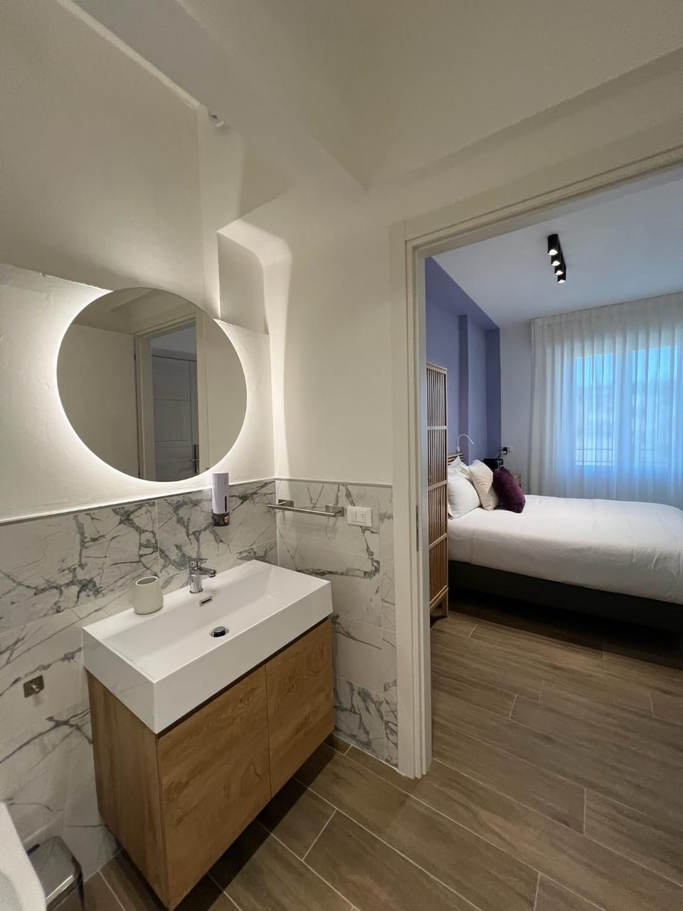 Bed, Bathroom, Photo of the whole room, Bedroom, towels