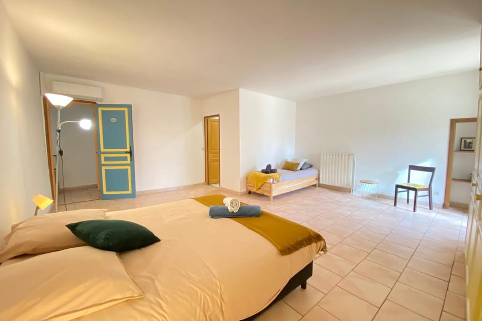 84B7 - Accommodation in a charming 18th century farmhouse House in Pernes-les-Fontaines