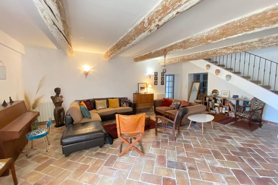 84B7 - Accommodation in a charming 18th century farmhouse House in Pernes-les-Fontaines