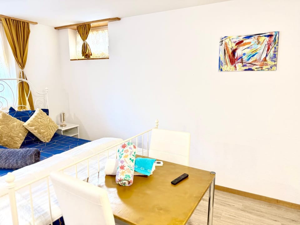 Photo of the whole room, Dining area