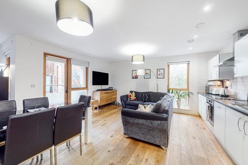 Modern 2Bed - 5min to Highbury & Islington Station Apartment in London Borough of Islington