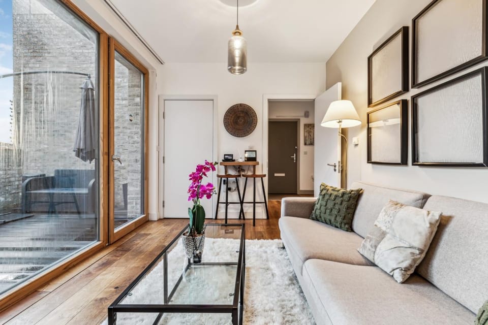 Patio, Living room, Seating area, Dining area