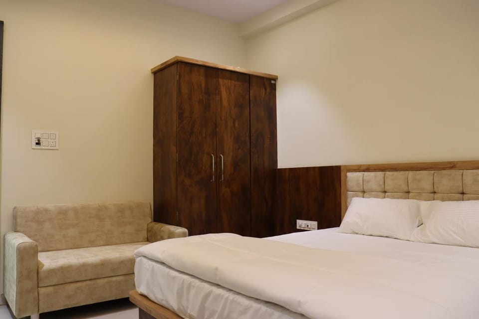 Bed, wardrobe