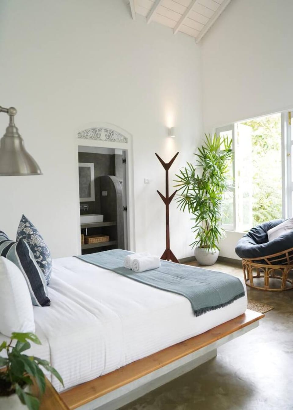 Bed, Bedroom, towels