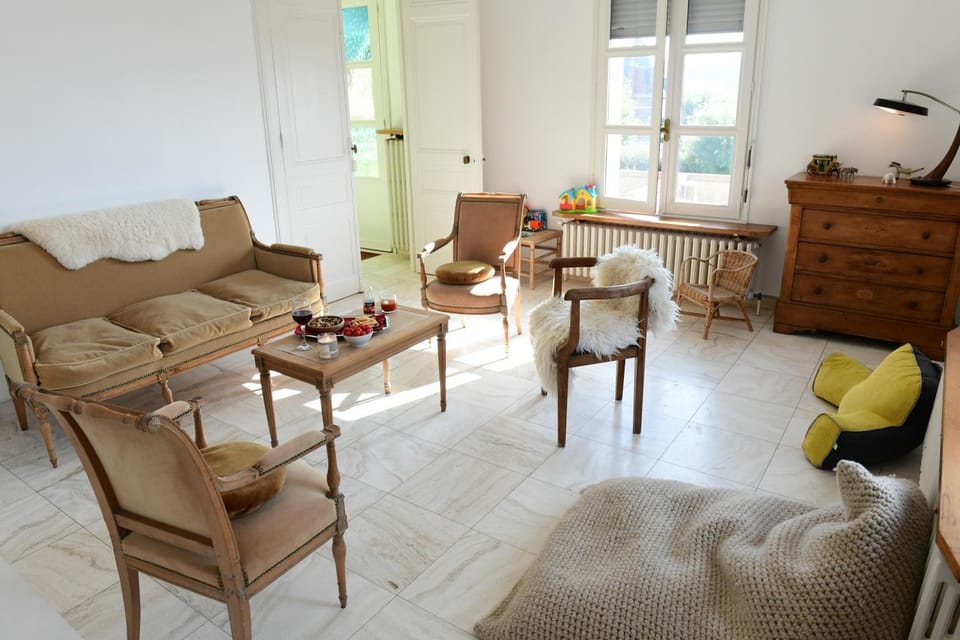 Living room, Seating area