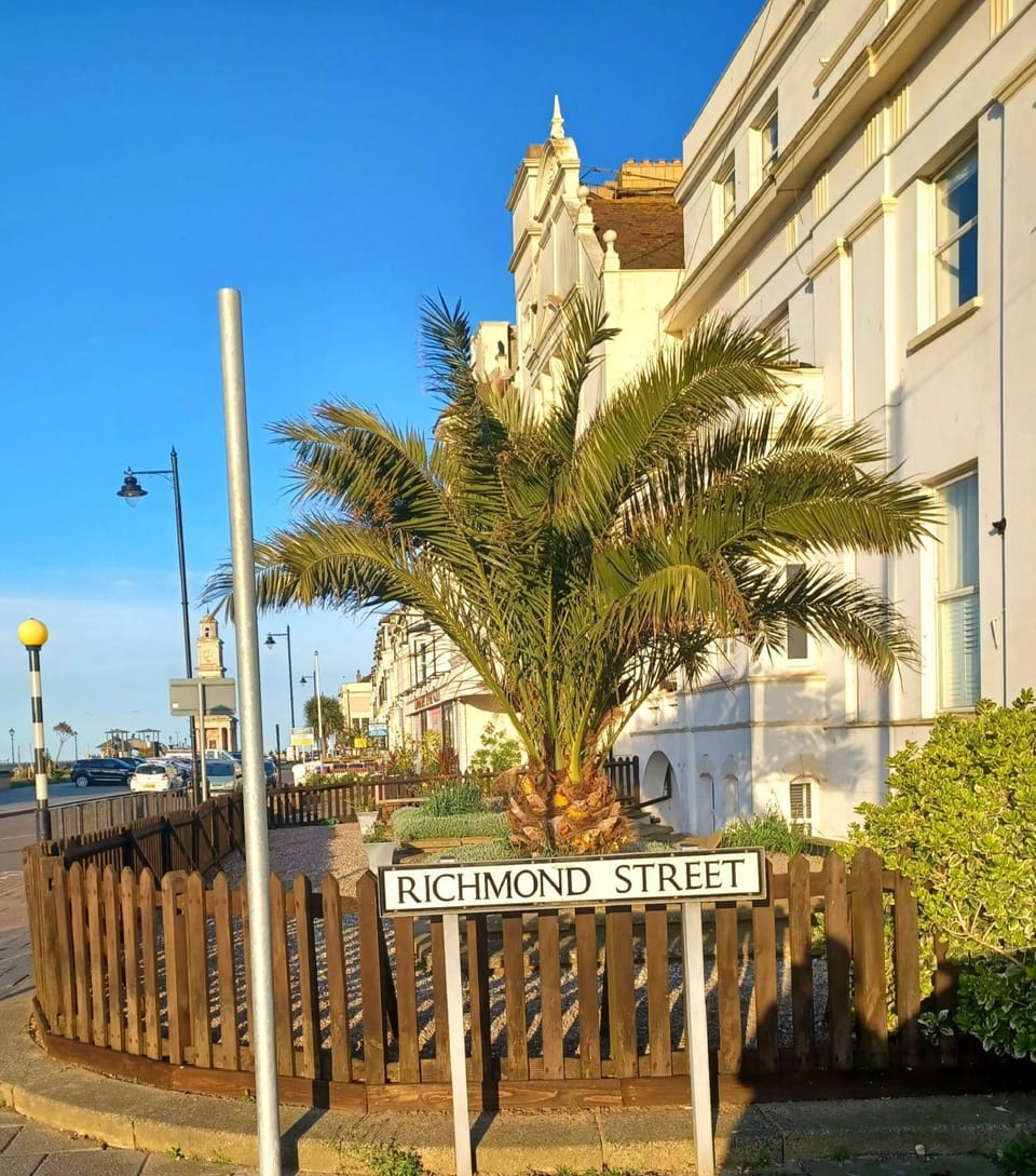Neighbourhood, Beach