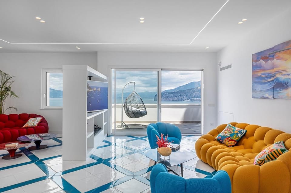 Communal lounge/ TV room, TV and multimedia, View (from property/room), Balcony/Terrace, Sea view, fireplace, heating, air conditioner