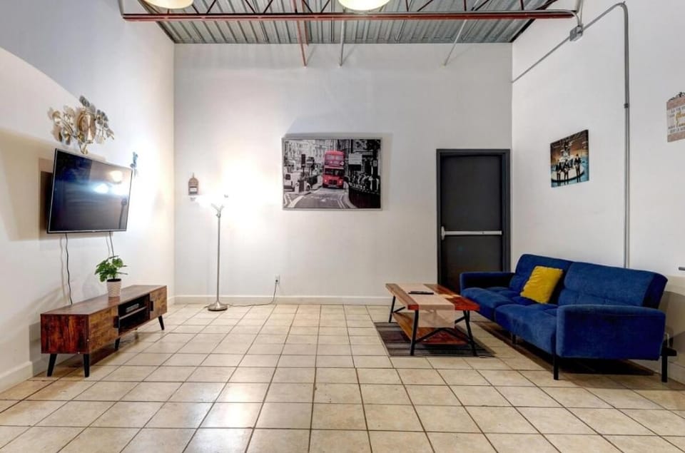 #1 - Big Loft - Plaza St-hubert Apartment in Laval