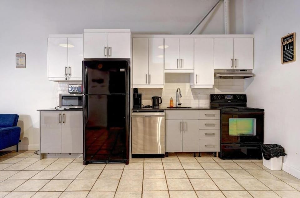 #1 - Big Loft - Plaza St-hubert Apartment in Laval