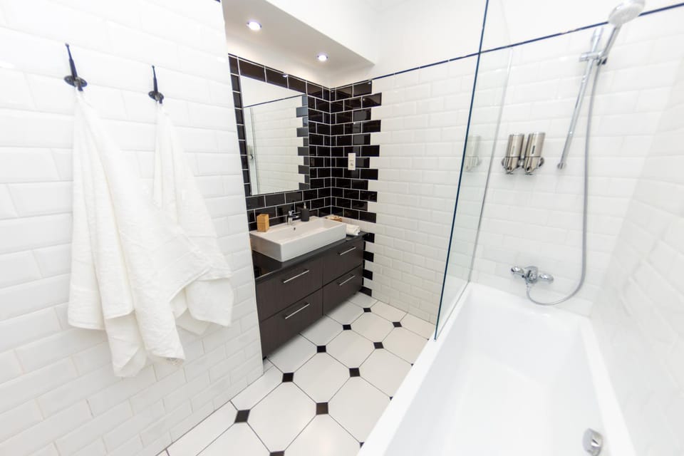 Bathroom, Bath, towels