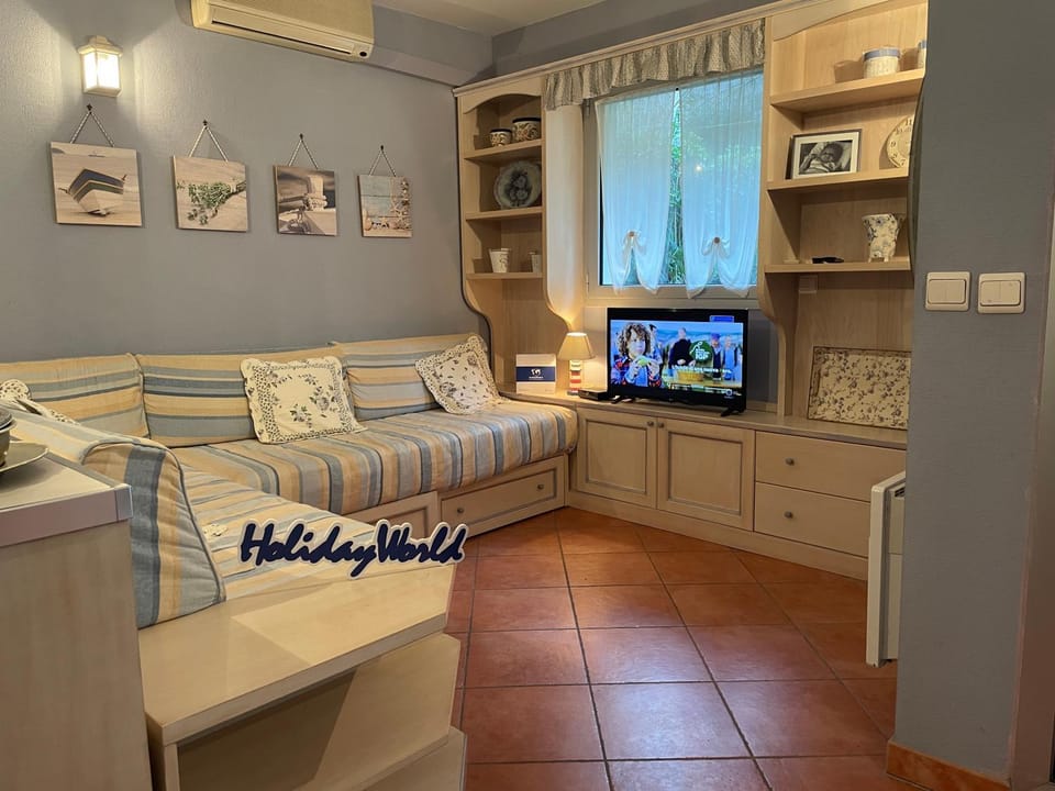 Bed, Living room