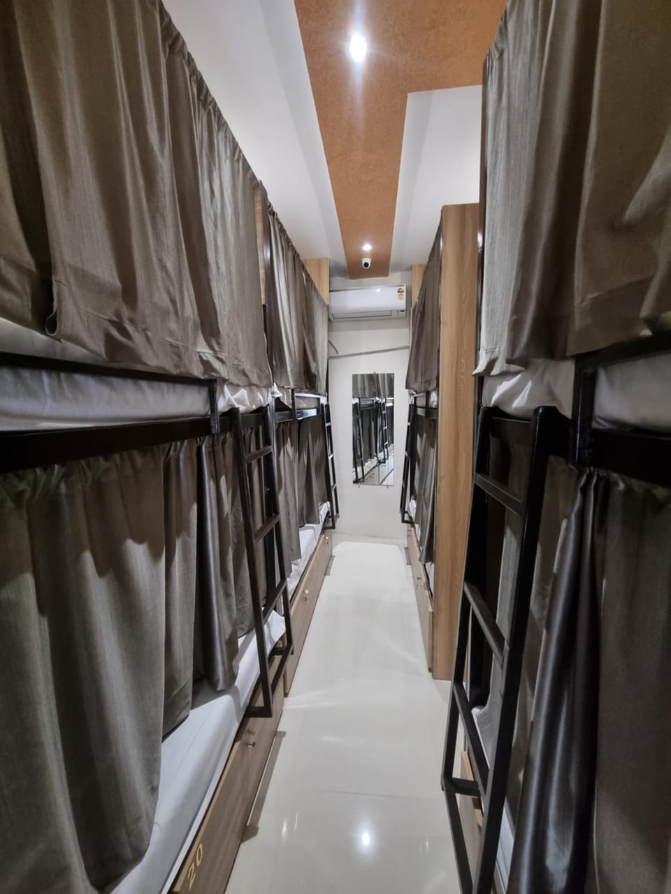 The Plaza Dormitory Hostel in Mumbai