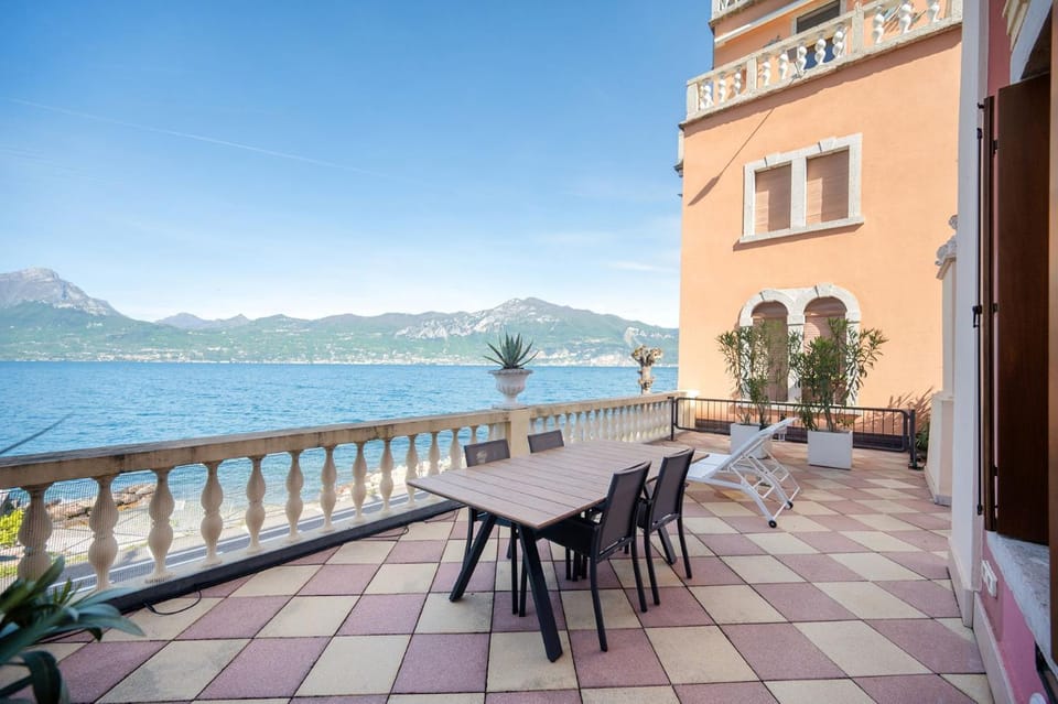 Balcony/Terrace, Lake view