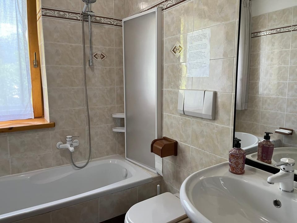 Shower, Bathroom, Bath, towels