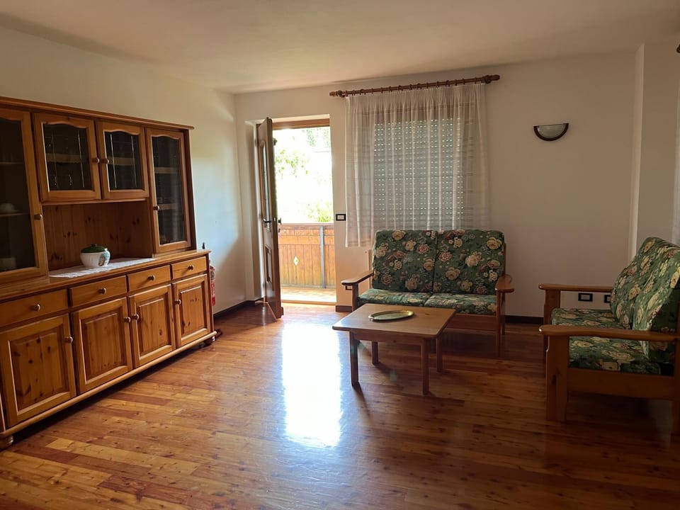 TV and multimedia, Balcony/Terrace, Living room, Seating area