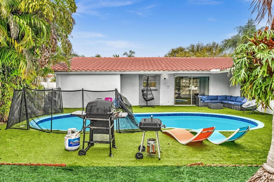 Luxury Heated Pool Villa Hollywood Beach & Casino House in Hollywood