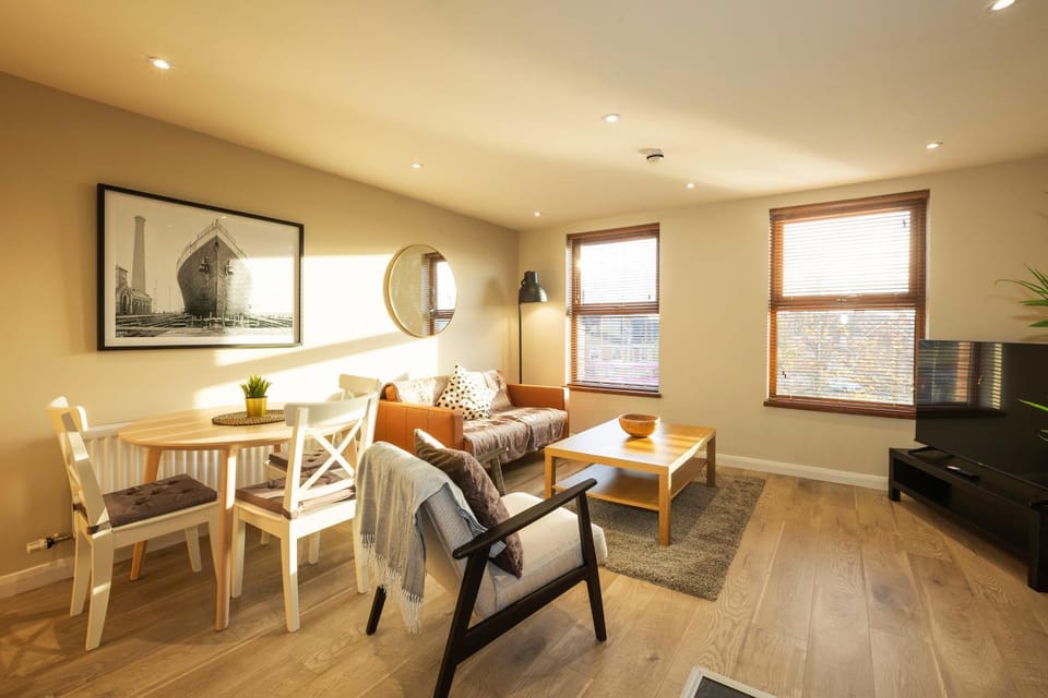 TV and multimedia, Living room, Dining area