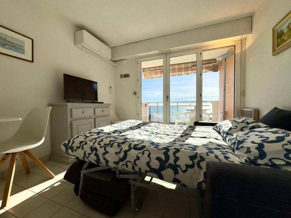 TV and multimedia, Living room, air conditioner