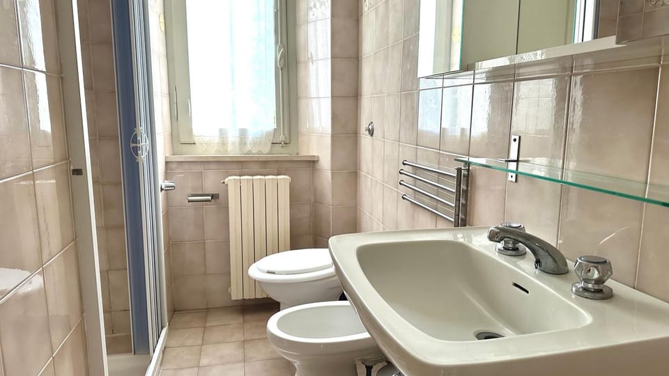 Shower, Bathroom, bidet