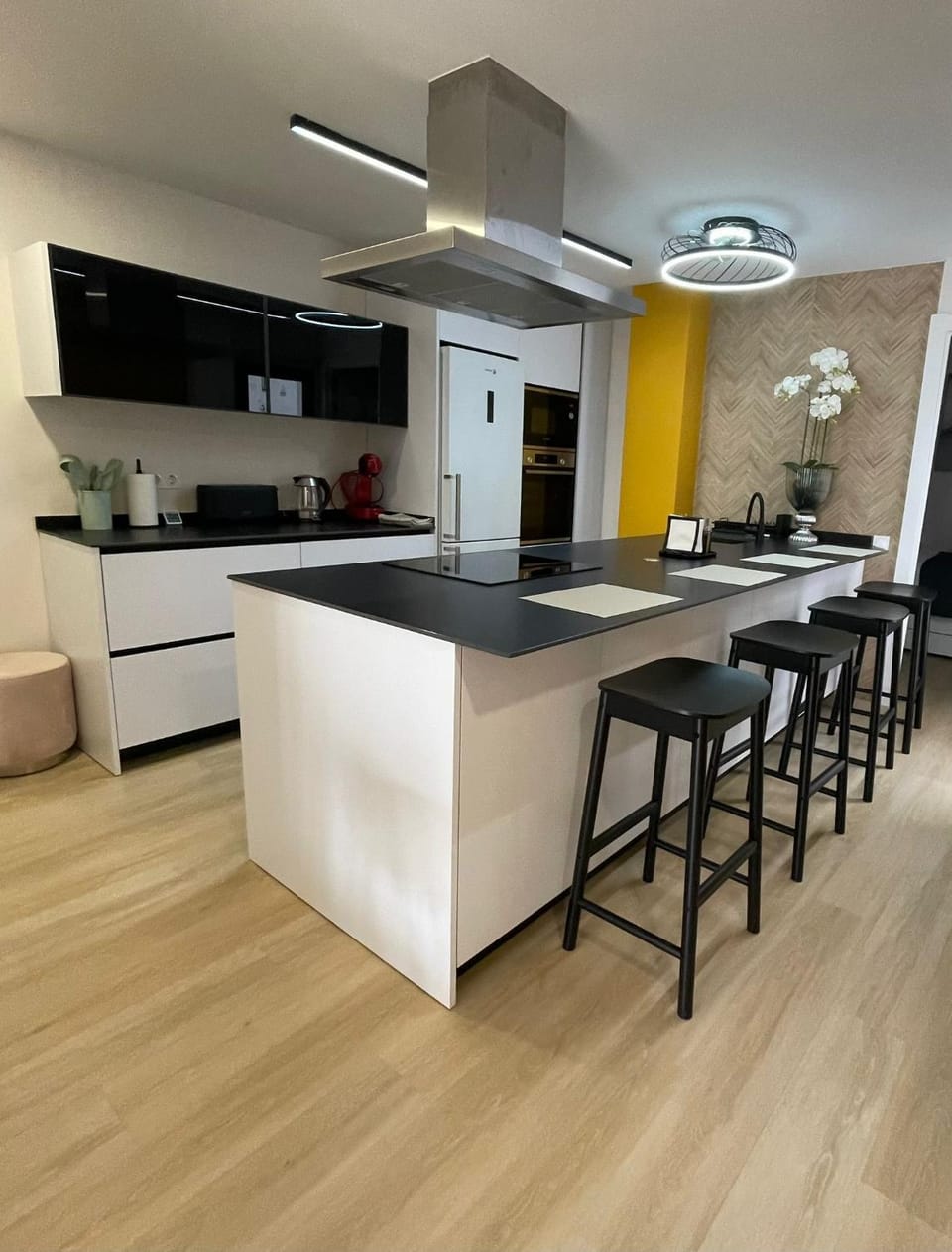 Kitchen or kitchenette, Dining area, oven, stove