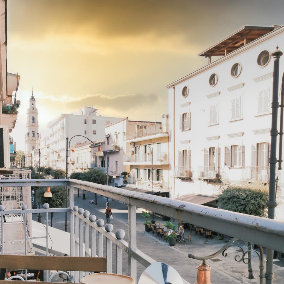 View (from property/room), Balcony/Terrace, City view, Street view