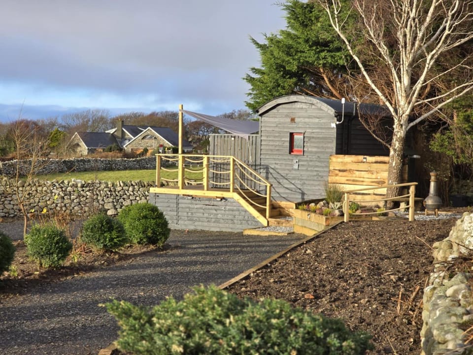 Ty'r Bugail - Shepherds Hut Campground/ 
RV Resort in Wales