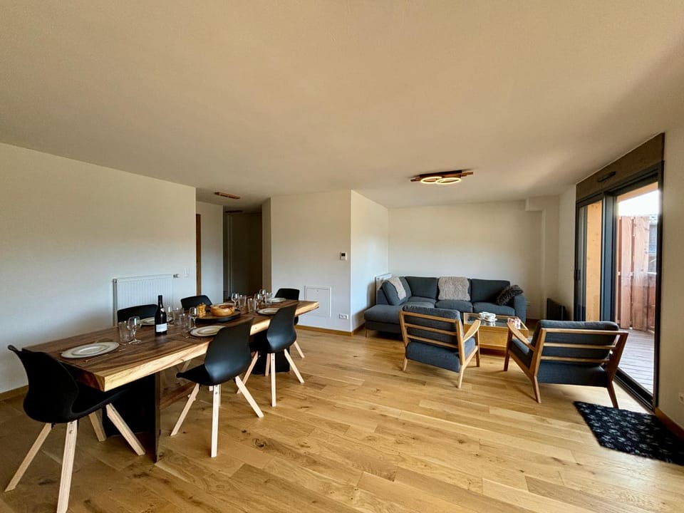 Living room, Dining area