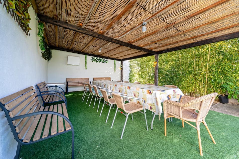 Property building, Balcony/Terrace, Living room