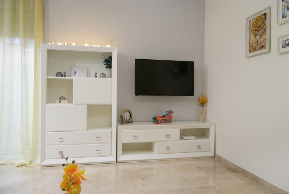 TV and multimedia, Living room, furniture