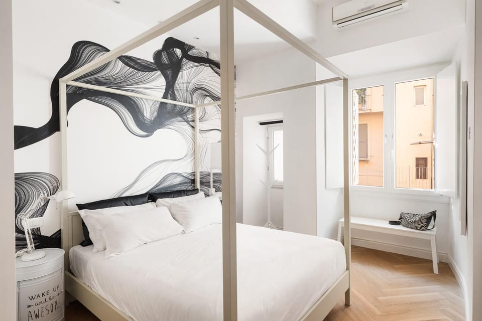 Photo of the whole room, Bedroom