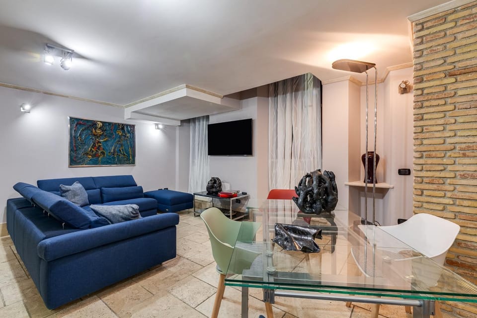 Communal lounge/ TV room, TV and multimedia, Living room, Seating area, Evening entertainment