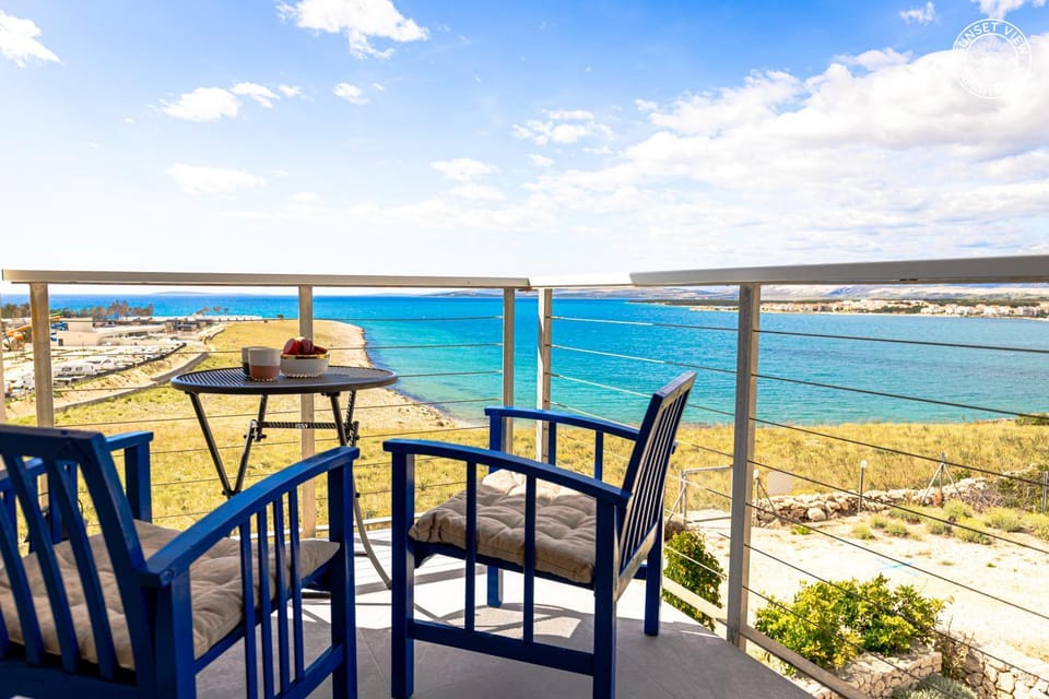 Sunset View apartment - modern two bedroom apartment with amazing sea view and pool Apartment in Zadar County