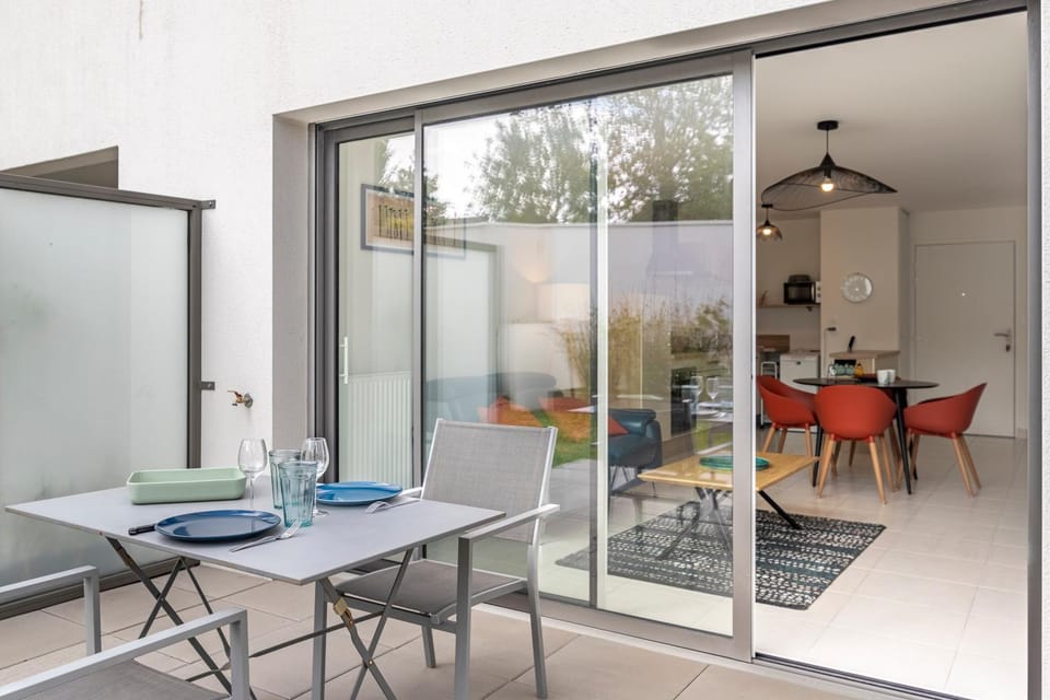 Canon proche de la gare maritime au rdc Apartment in Séné