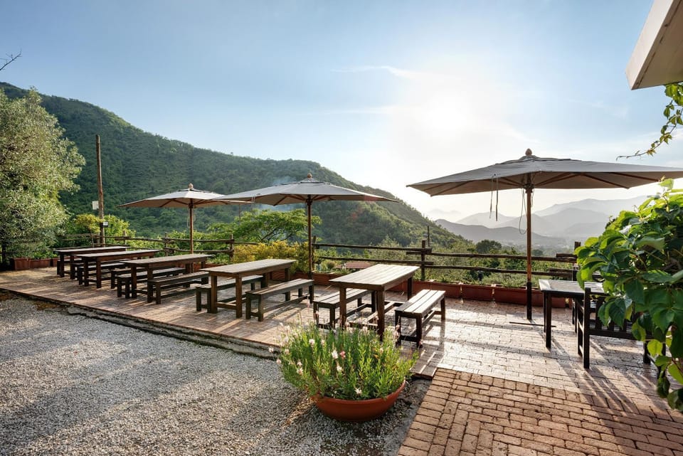 Property building, Balcony/Terrace, Living room