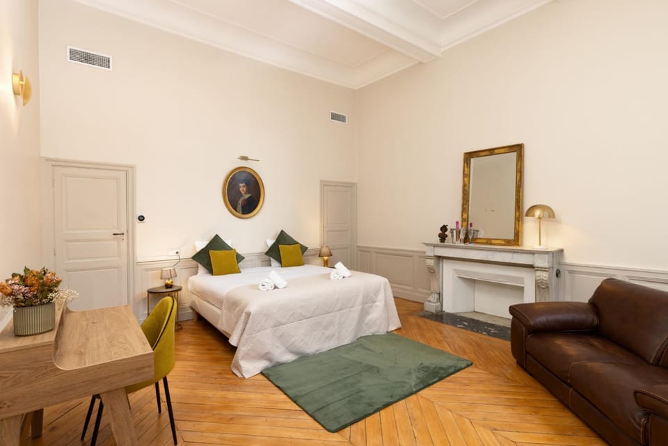 Bed, Photo of the whole room, Bedroom