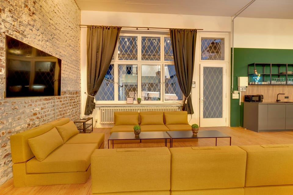 TV and multimedia, Seating area