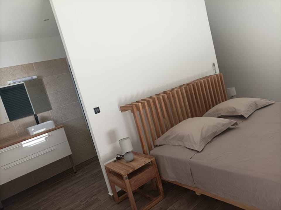 Bed, Photo of the whole room