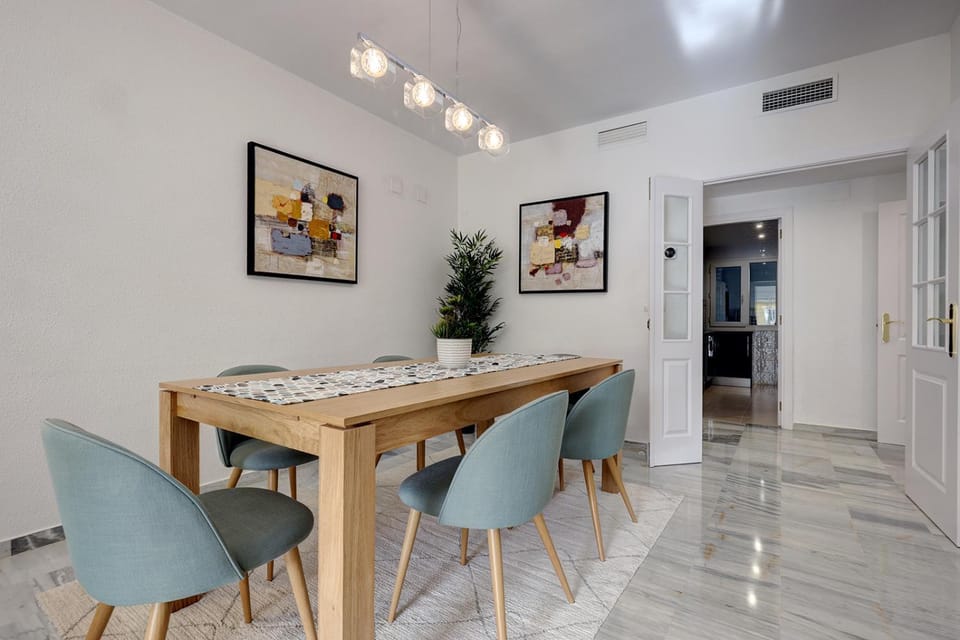 Seating area, Dining area