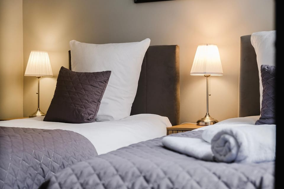 Bed, Photo of the whole room, Bedroom, towels