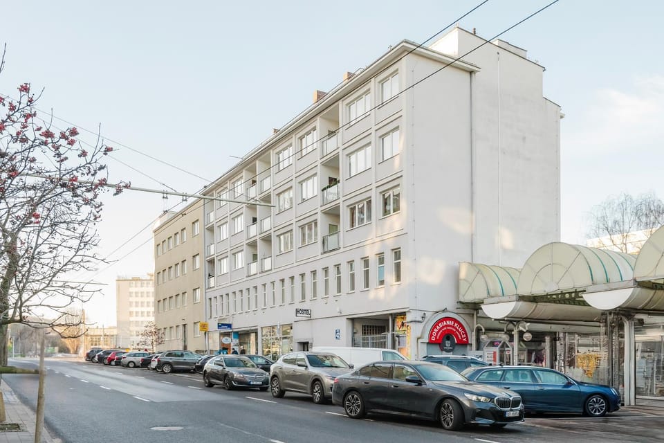 Property building, Day, Neighbourhood, City view, Street view, Location