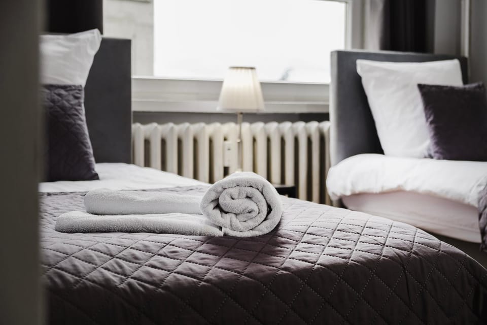 Bed, Photo of the whole room, Bedroom, towels