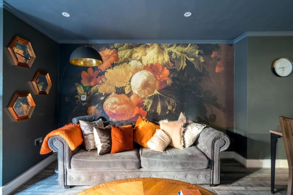 Living room, Decorative detail, Seating area