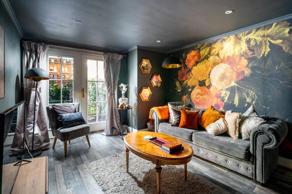 Living room, Seating area