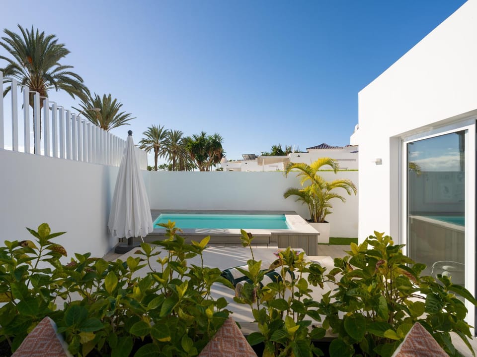 Porto Mare 42 with heated pool on the Front Line by CanaryScape Villa in Pasito Blanco