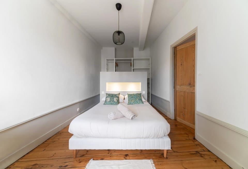 Bed, Photo of the whole room, Bedroom