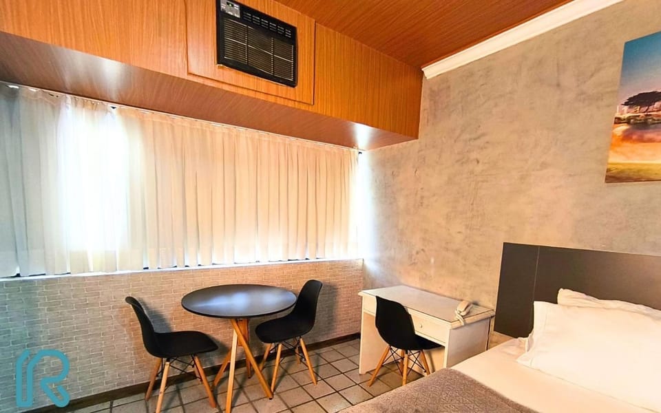 Lindo Studio Completo na Ondina, Cozinha, Wifi, Netflix, Piscina, Circuito do Carnaval, Próximo à praia Apartment in Salvador
